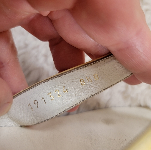 Gucci Patent Leather Thong Sandals - Picture 4 of 7